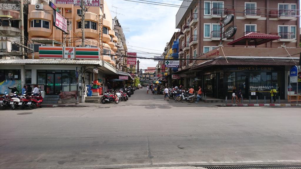 Hotel Le Cafe Royale Pattaya Esterno foto