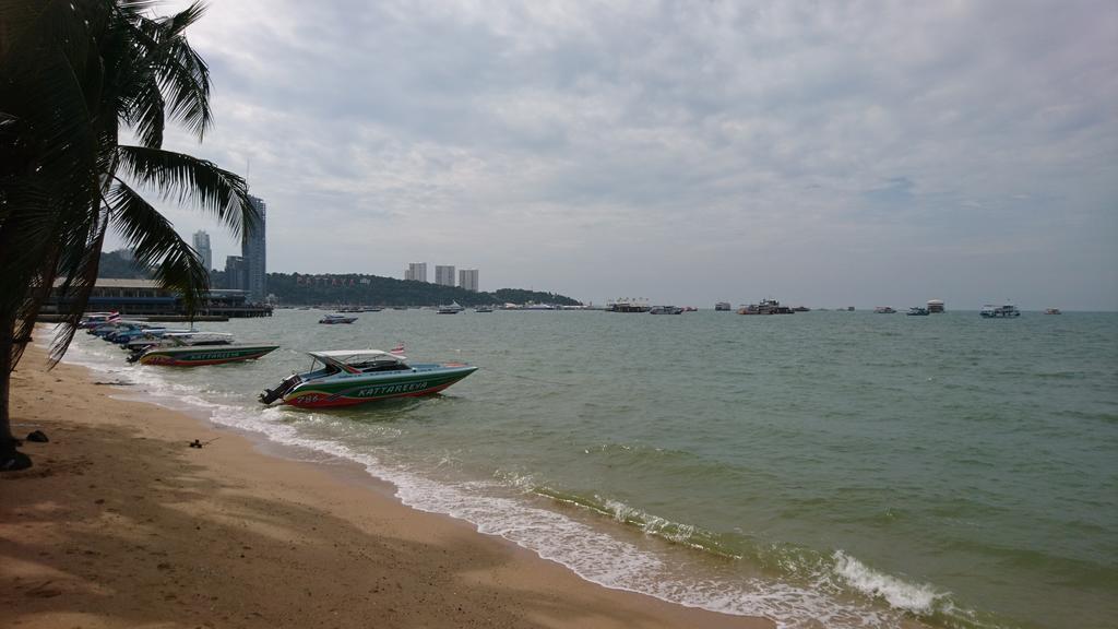 Hotel Le Cafe Royale Pattaya Esterno foto