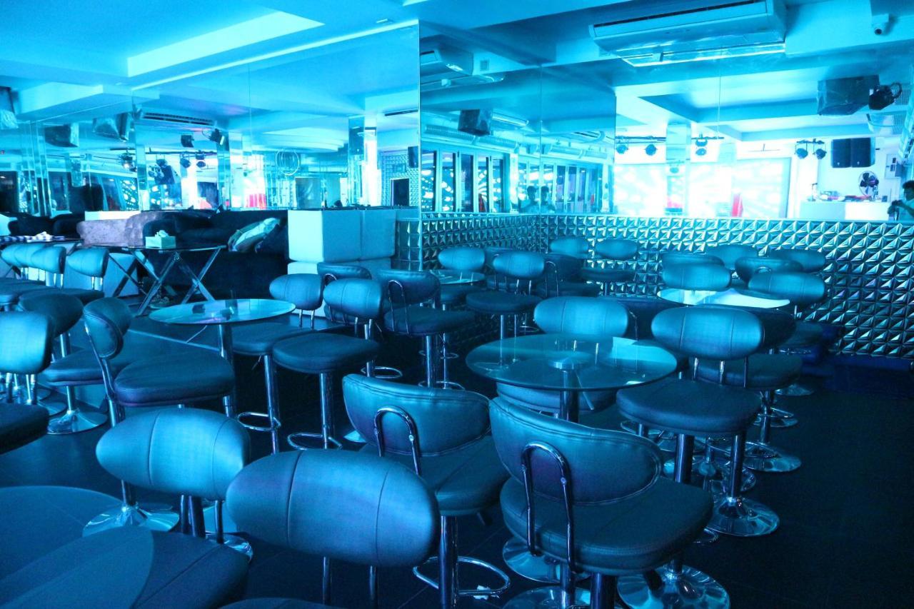 Hotel Le Cafe Royale Pattaya Esterno foto