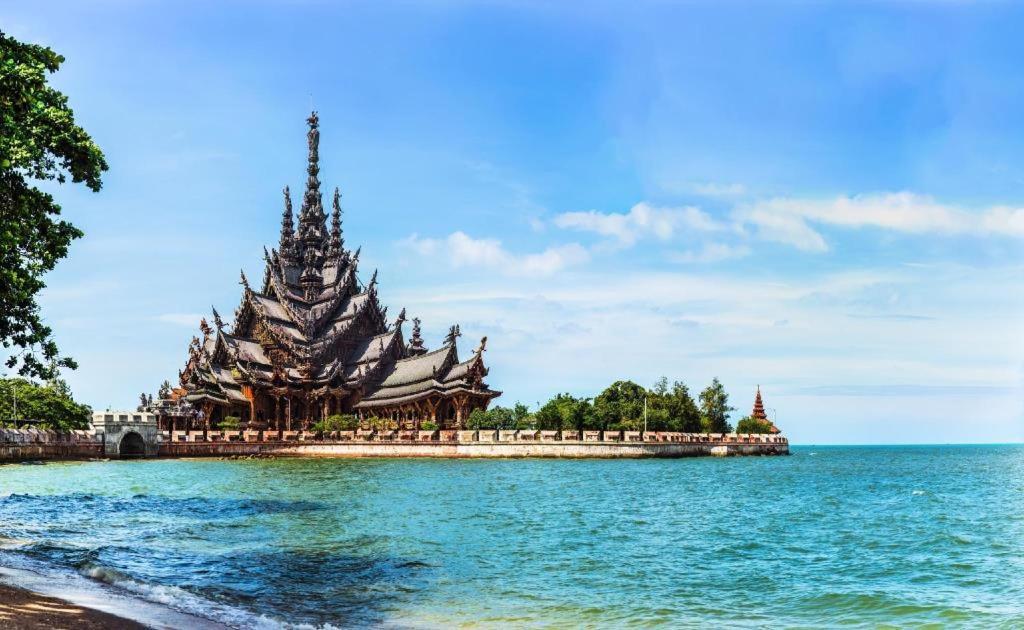 Hotel Le Cafe Royale Pattaya Esterno foto