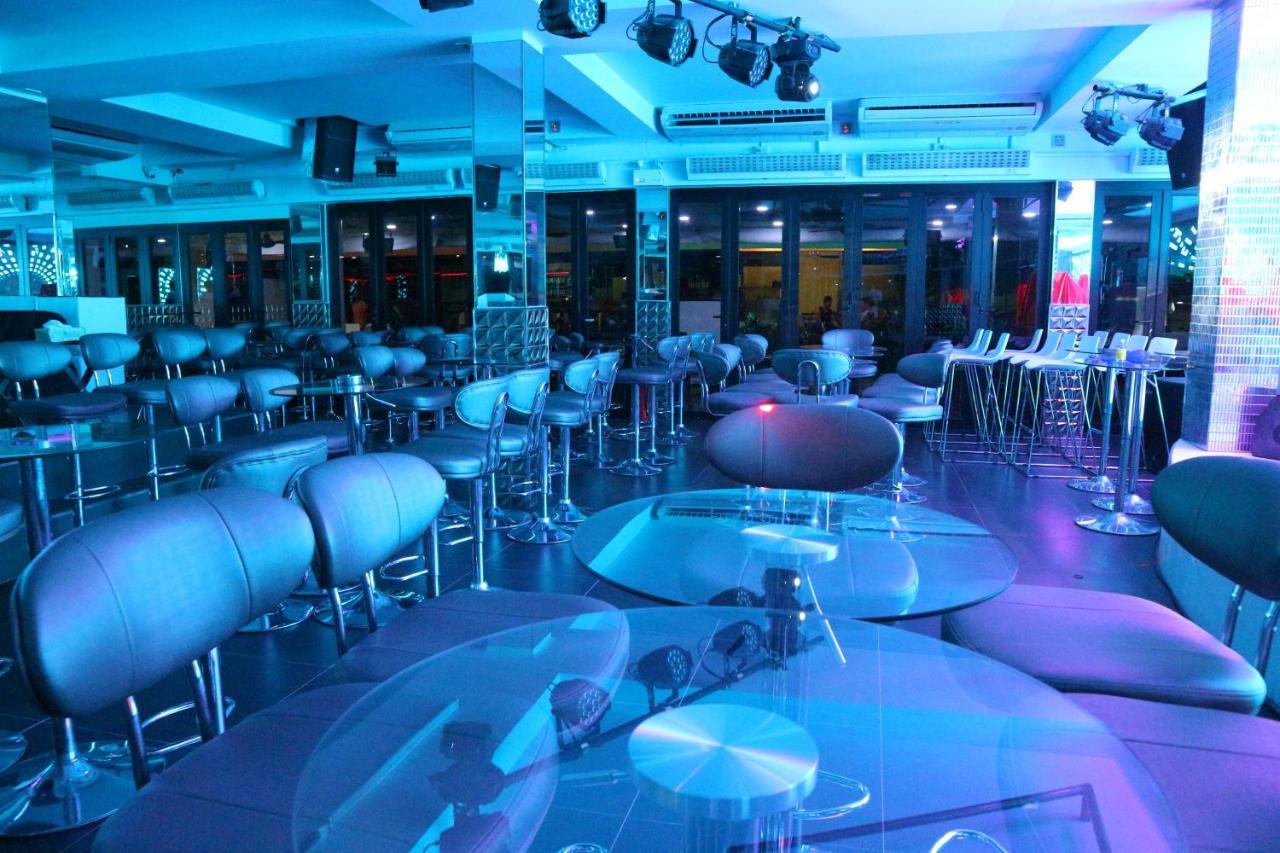 Hotel Le Cafe Royale Pattaya Esterno foto