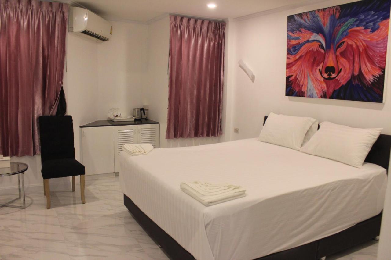 Hotel Le Cafe Royale Pattaya Esterno foto