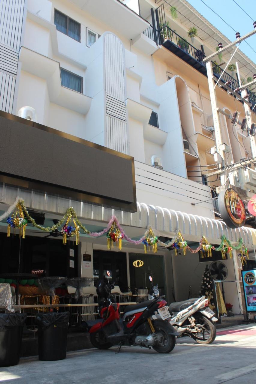 Hotel Le Cafe Royale Pattaya Esterno foto